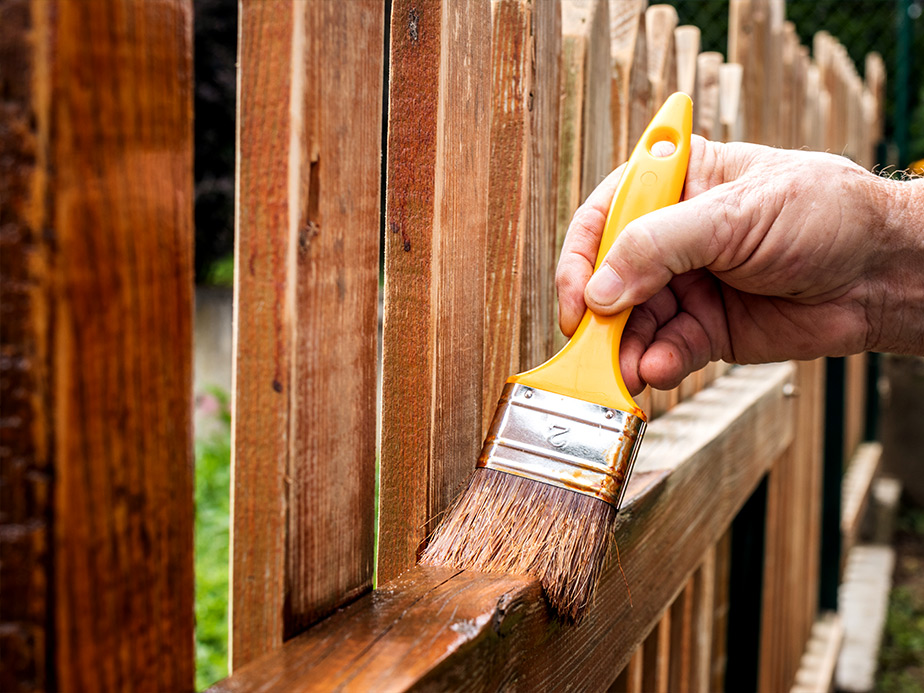 Fence staining company in Dayton Ohio